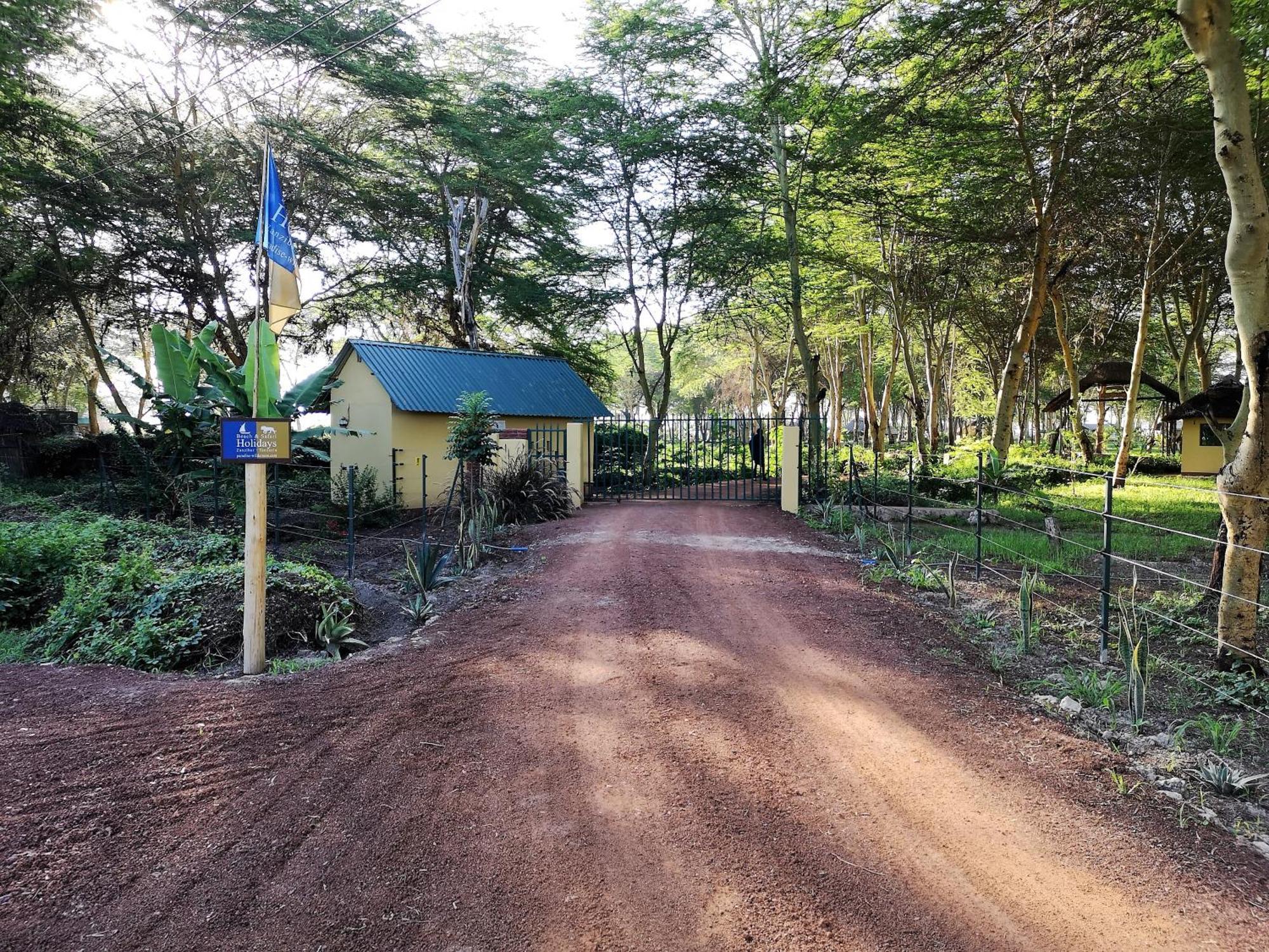 Africa Safari Camping Мто-ва-Мбу Экстерьер фото